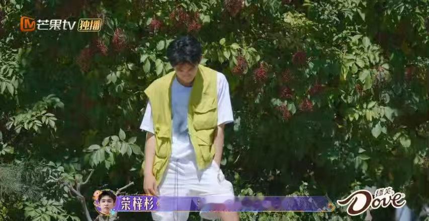 #荣梓杉我觉得自己很讨厌#荣梓杉因为阴影无法在众人面前跳舞，觉得自己很讨厌，弟弟