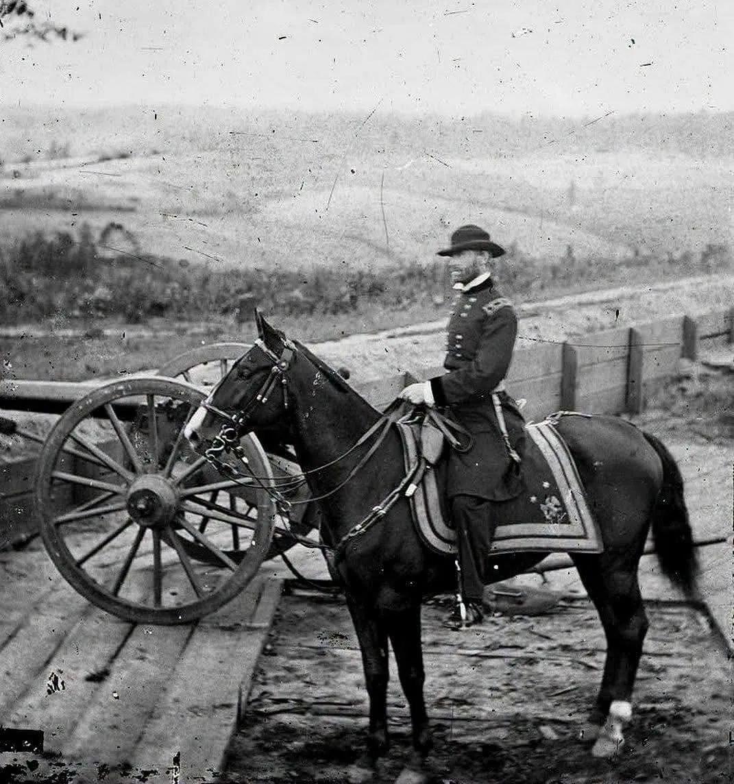 1864年，谢尔曼俯瞰亚特兰大……
威廉·特库姆塞·谢尔曼在美国内战（1861-