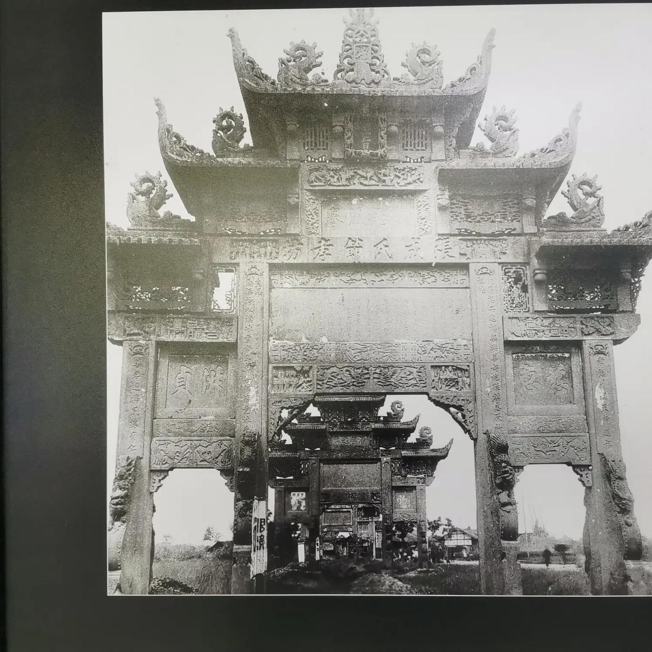 还要为守节妇女建贞洁牌坊