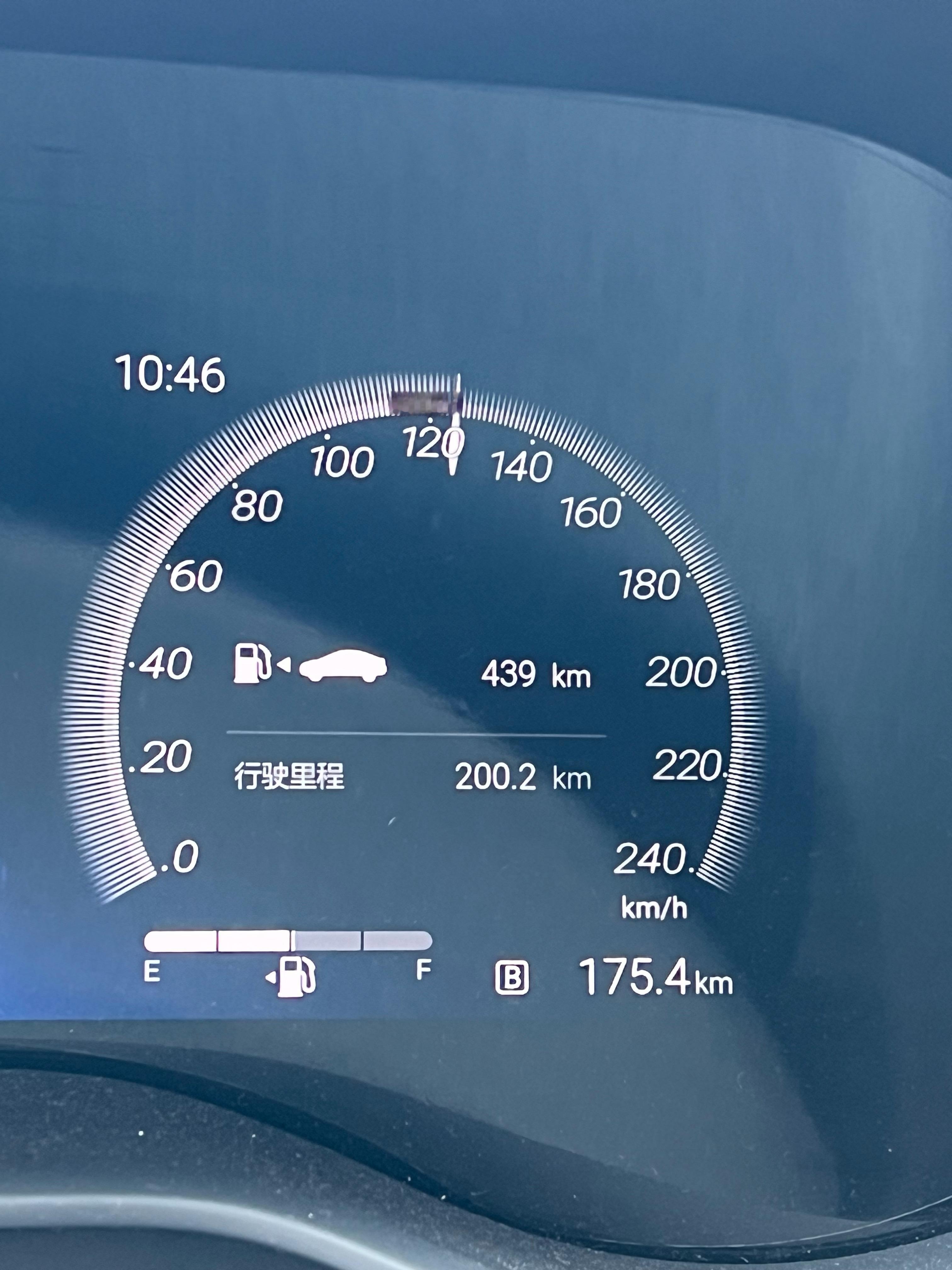 虽然塞纳发动机嗷嗷叫，但是续航也是真扎实110km续航，跑了200km 不服不行