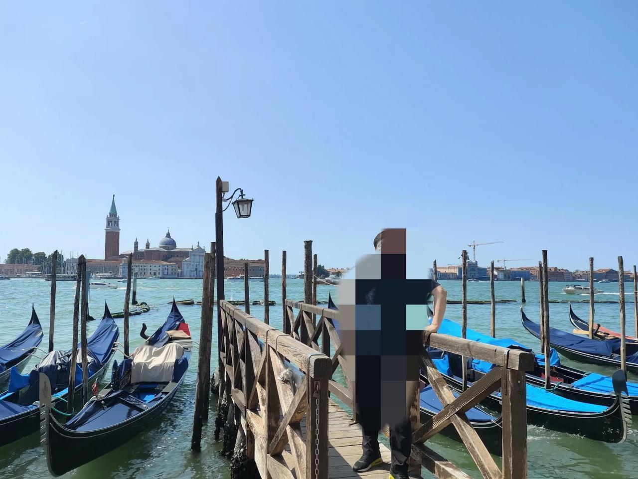 今非昔比的意大利

上个月，因为去欧洲参加展会，顺道去了意大利，图1为在威尼斯海