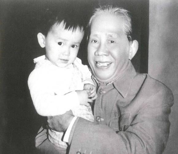“当年黎笋高层决定对华采取强硬行动，前提是认定三大条件全部集齐，认为凭此可以取胜