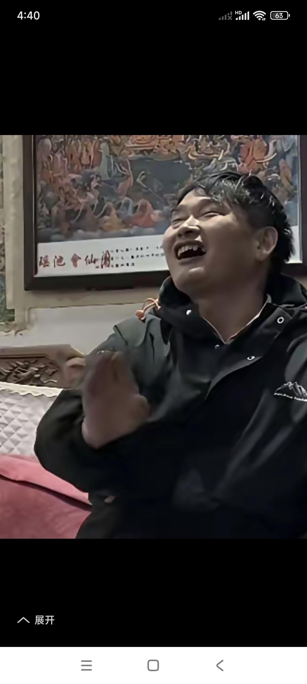 知道为什么许多人，拿着手机都在拍朱之文。

因为朱之文自身就带流量，发表拍出朱之