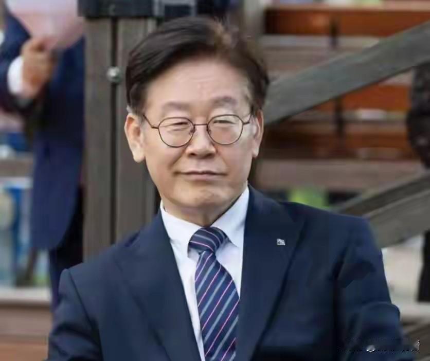 李在明回应高市早苗涉台言论，亮韩国外交态度
 
当地时间11月23日，李在明结束