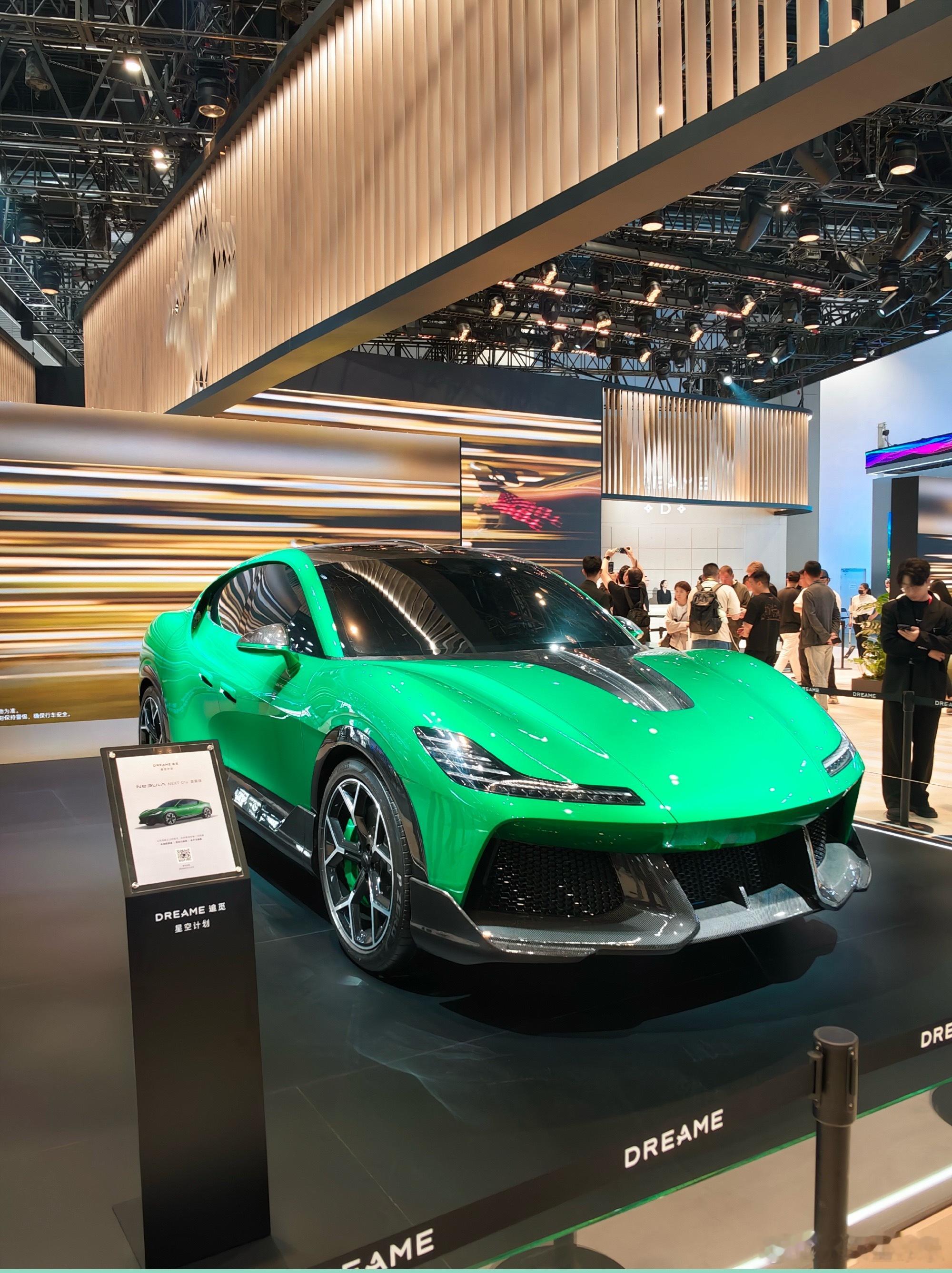 追觅这几台车都是全黑的玻璃，看不见里面。我有点怀疑是贾会计坐在里面2026北京车