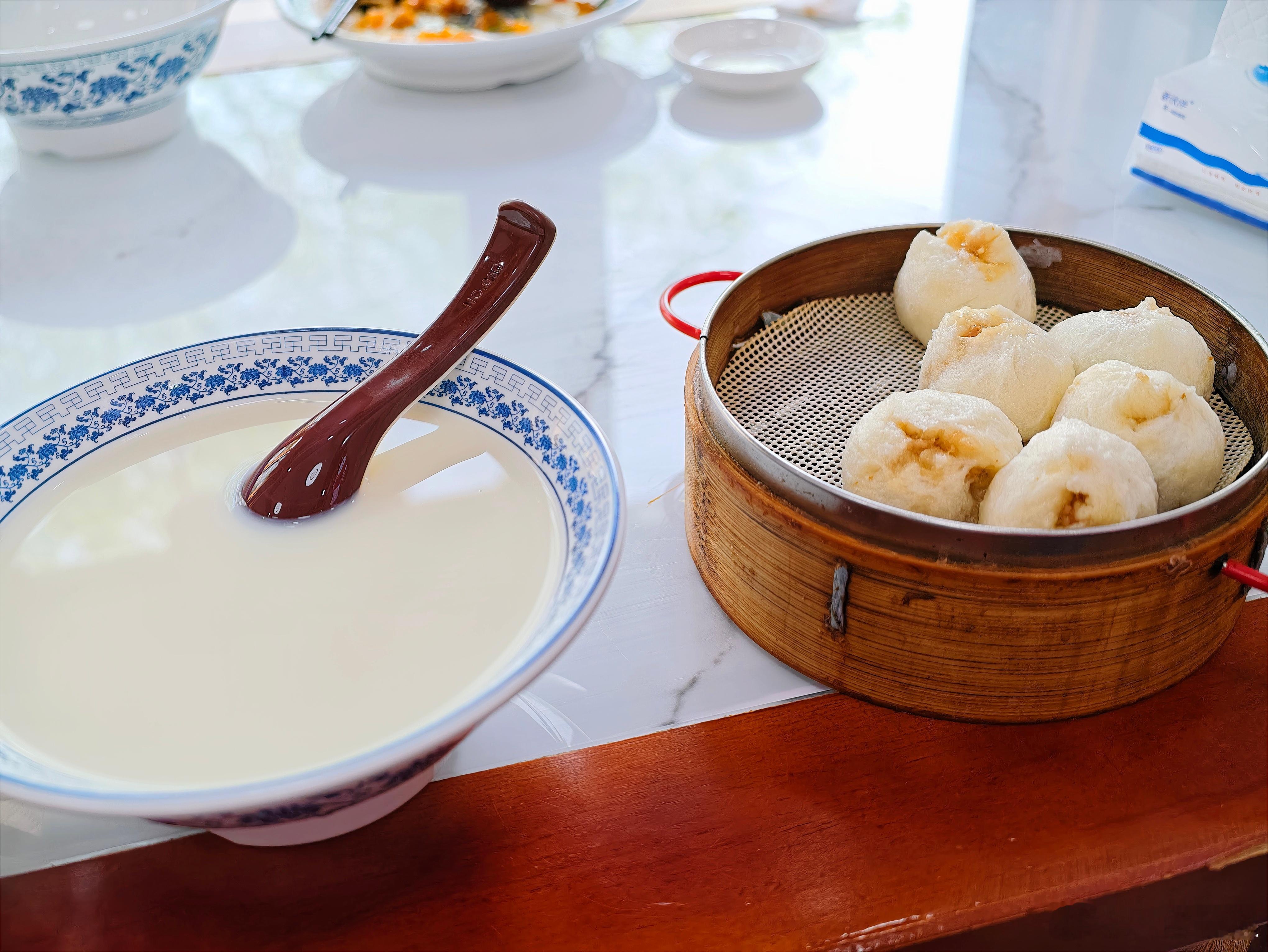 早安，豆浆+小笼包，算不算经典的早餐搭配？ 