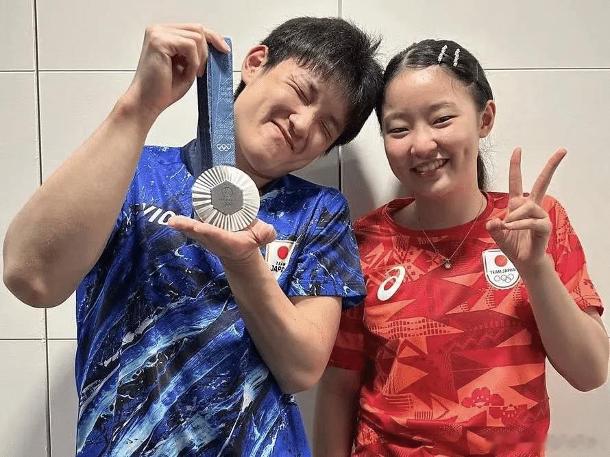 张本兄妹同时夺冠国乒怎么了 2026 WTT 横滨冠军赛诞生乒坛名场面，张本智和