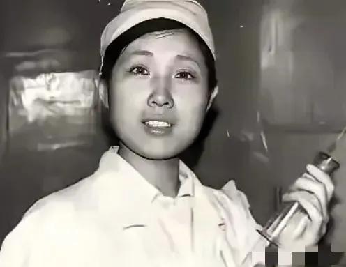 1989年，黑龙江19岁护士捡回个10岁男孩，为养他12年不谈恋爱不结婚。男孩生