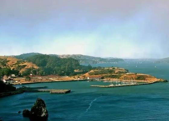 支持建设连接厦门和金门的“夏金大桥”，如果台湾能力不足，我们可以帮它建，以我们的
