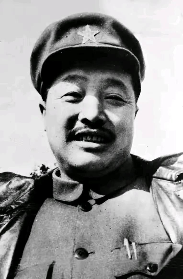 贺老总与一野名将廖汉生，是舅舅与外甥的关系。凭借多年资历和战功，原本在1955年