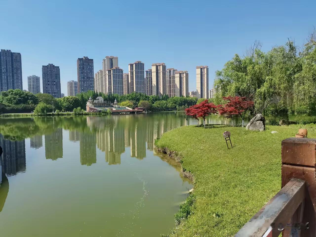 如何培养领导气质
 
一、气场内核：稳得住自己
 
1. 情绪绝对稳定
不急躁、