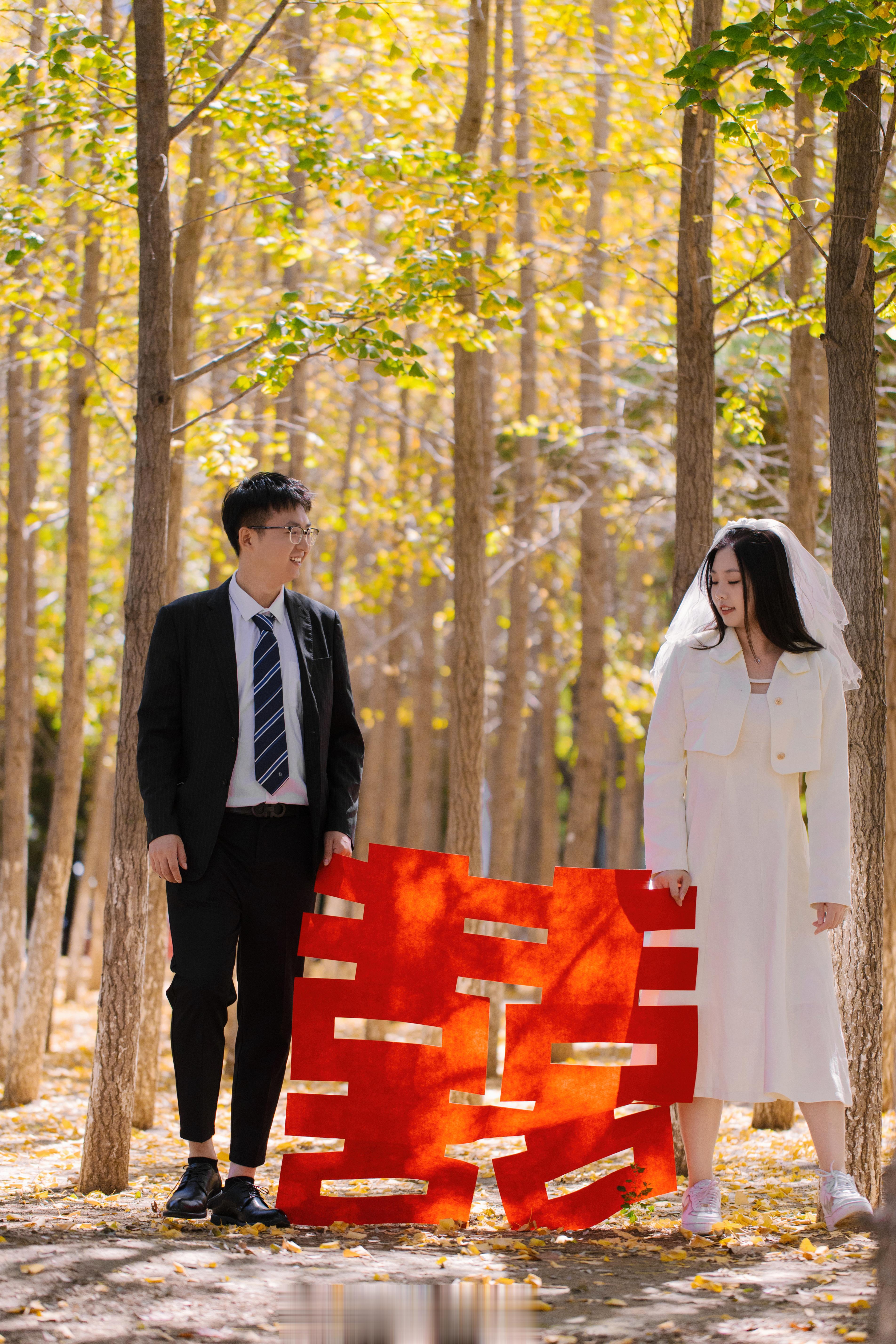 领证跟拍遇上金黄色的银杏叶风里全是秋天的味道#大连领证跟拍[超话]##大连约拍[