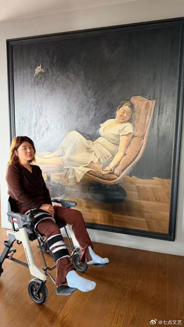 杨天真腿伤还没好又滑倒了 腿伤还在恢复就遭遇二次滑倒，实在令人担忧。希望她能好好