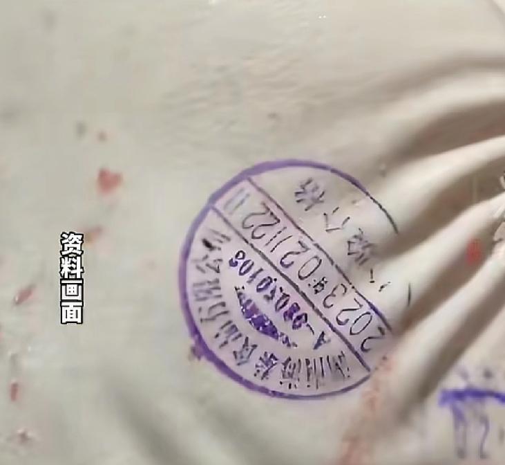 这位淮安市的父亲太有想法了
自己的老婆已经怀孕九个月了，孩子的父亲一直在产房外耐