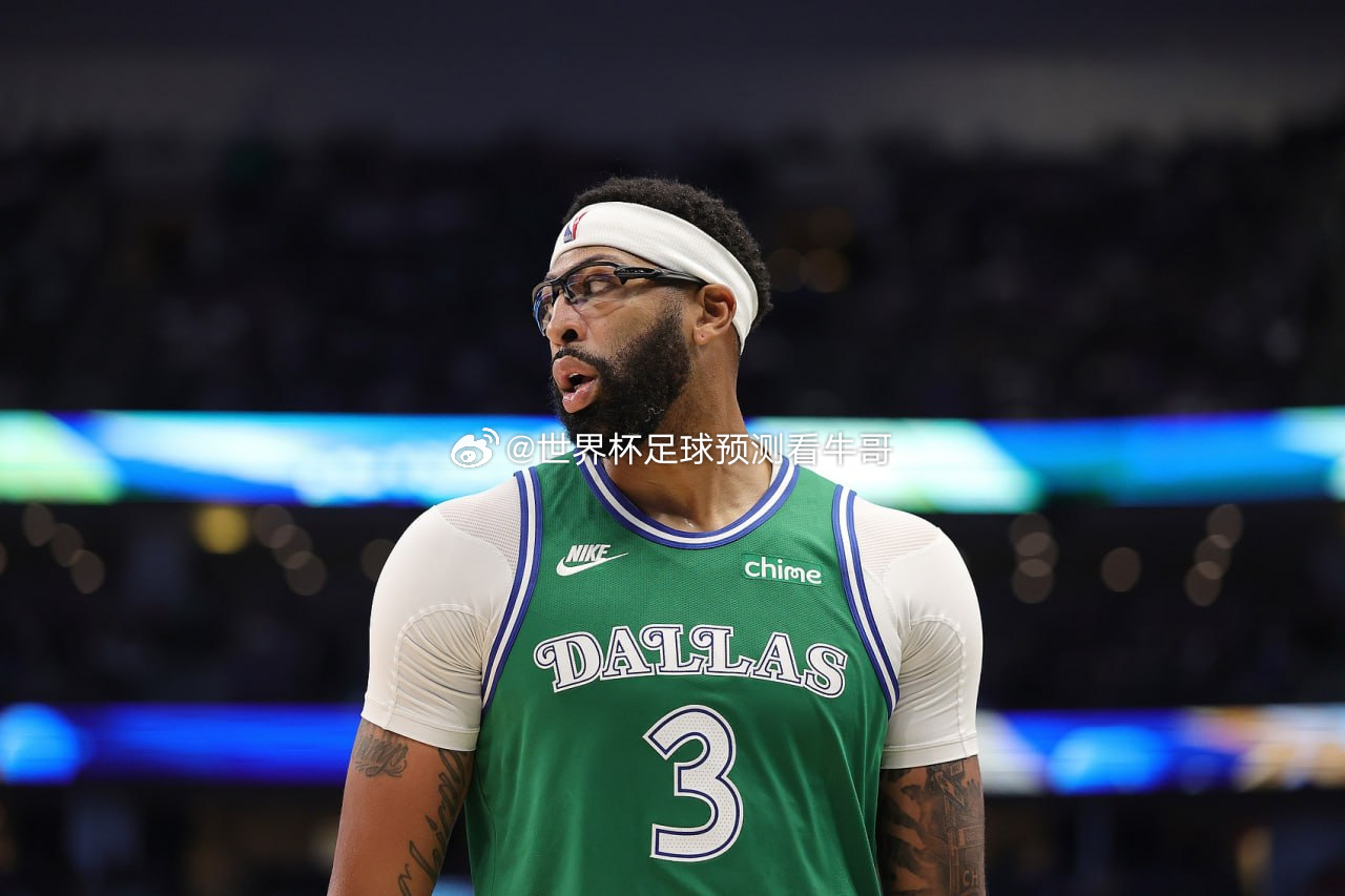 【擎天白玉柱回来了！浓眉23中13怒轰全场最高32分 另有13板4助2帽】   