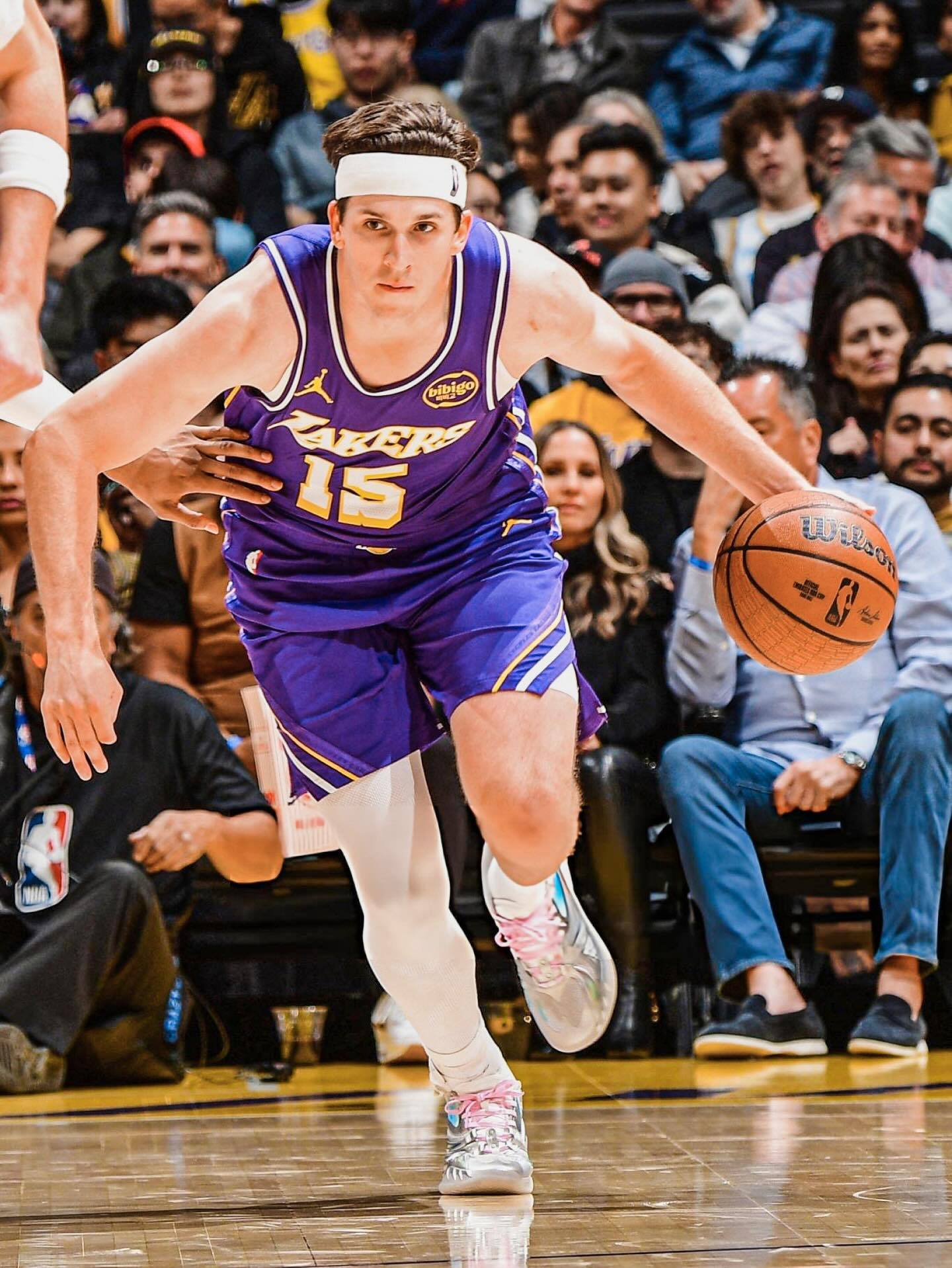 里夫斯ins：超激动地宣布，我最爱的两款配色终于发售啦！分别是AR3极光配色✨以