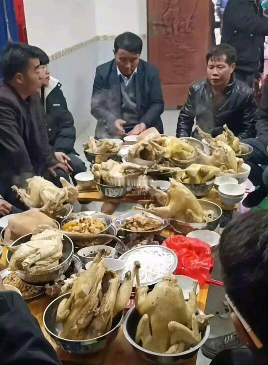 广西百鸡宴，不是有钱就能吃到的，还得看你有没有资格 