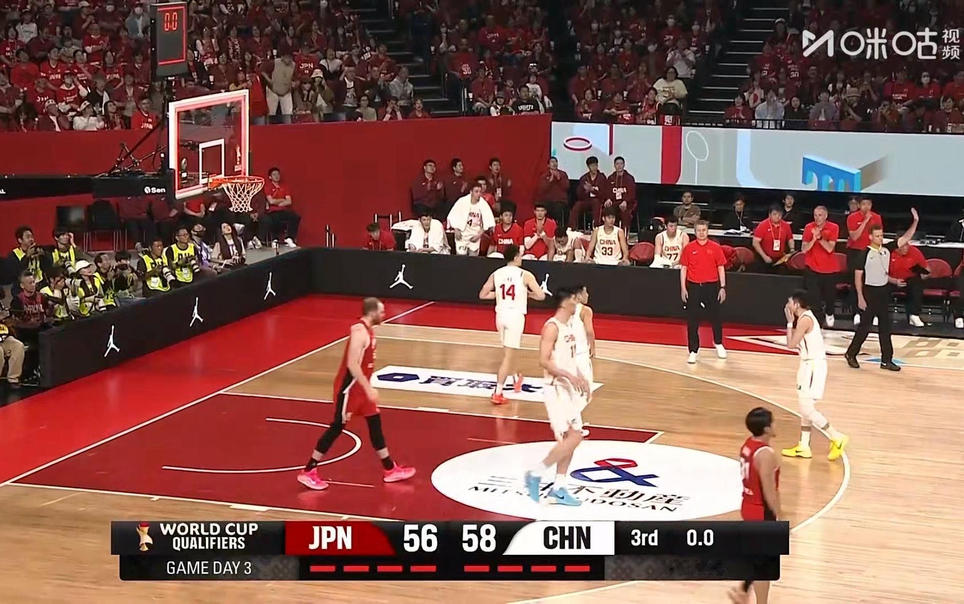 日本男篮单节9分，中国队反超2分！ 中国男篮vs日本男篮