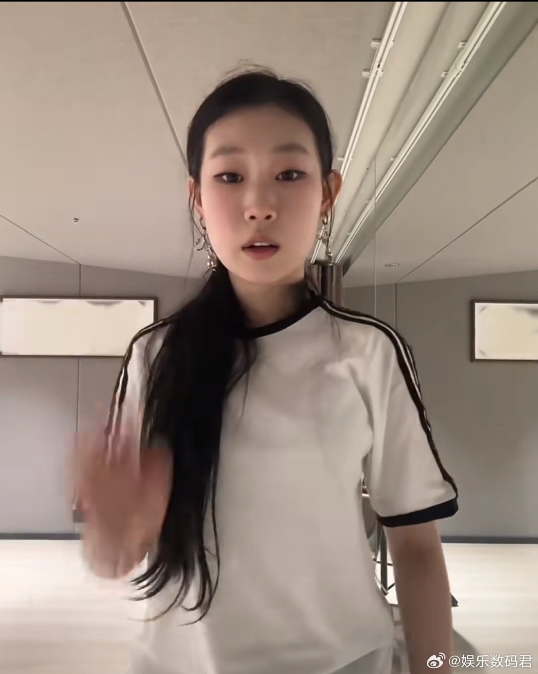 沈佳润今天是美美sunday 谁还没循环沈佳润的《美美Sunday》？两版歌声都