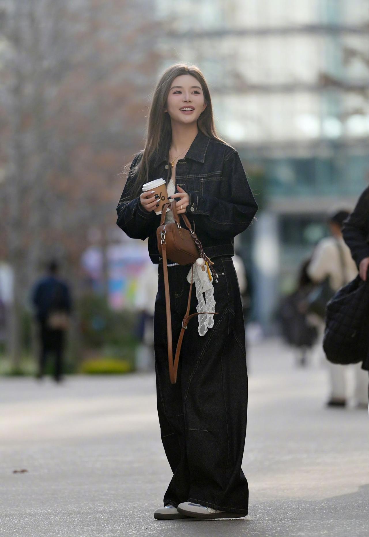 这俩姑娘都让人赏心悦目