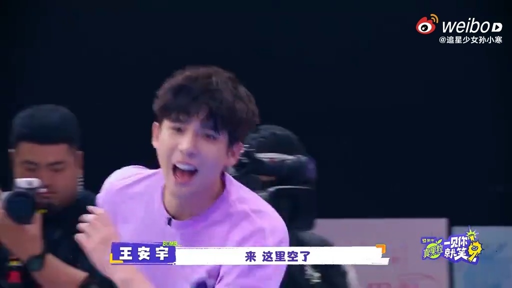  王安宇足球小子王安宇球类运动天赋 王安宇足球场上好亮眼，这球类天赋是被演艺事业