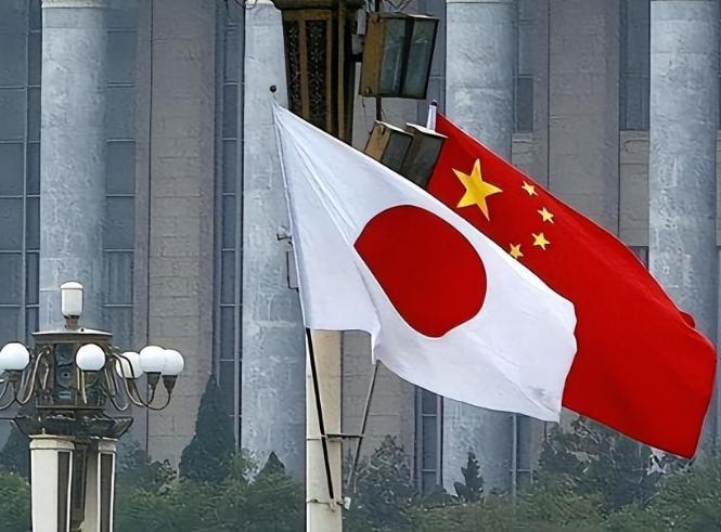 日本半死了，如果仅是中国一家制裁日本，日本可能还剩一口气。
 
2026年7月，