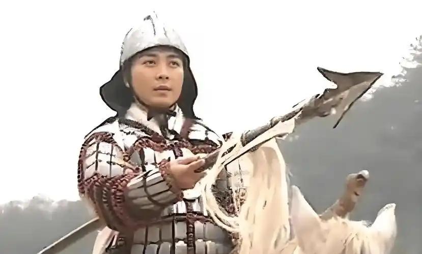 山洪直扑玄武门，众人四散逃命，唯有薛仁贵舍命嘶吼，救下唐高宗一命
 
翻开《资治