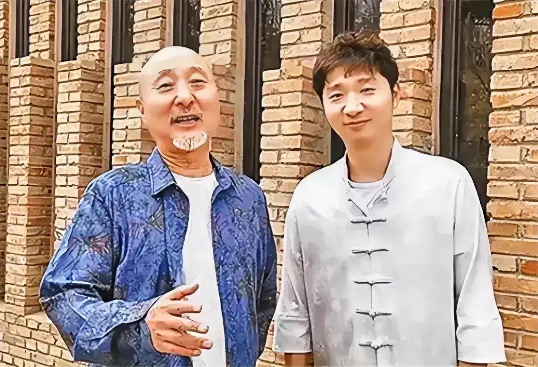 陈大愚上小学的时候，陈佩斯就对他说:“上学以后不许考100分，要是考100分回来