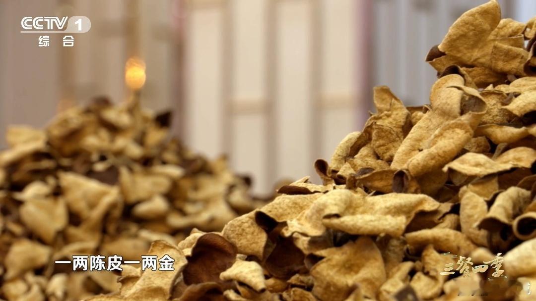 正宗广东新会陈皮的年份如何鉴别新会陈皮年份咋判断？煮汤看软塌程度，外观留意颜色和