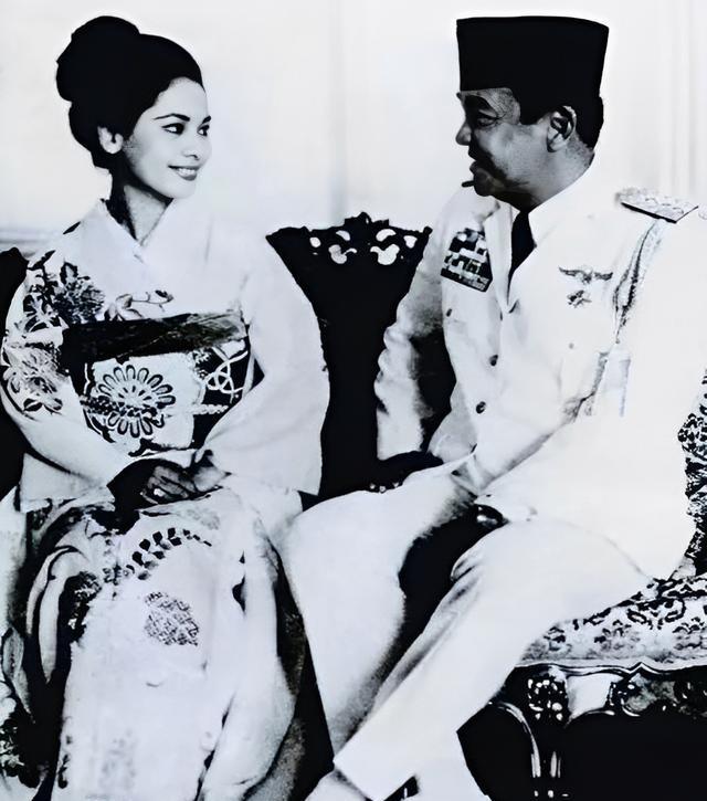 1959年，印尼总统苏加诺秘密访问日本，知道他好色，日本专门从国内为他挑选了19