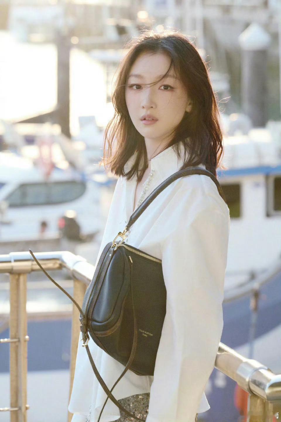 周冬雨高叶顶疯相见了国民大嫂和影后顶峰相见了，如此优秀的两位女性