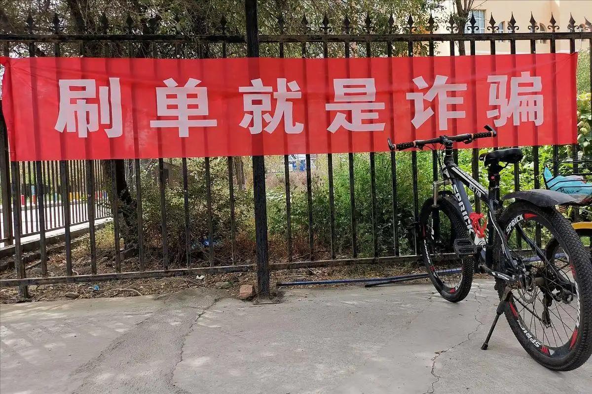 太心酸！单亲妈妈刷单被骗26万，为养活4口人拼副业，单亲妈妈被骗子精准拿捏，一夜