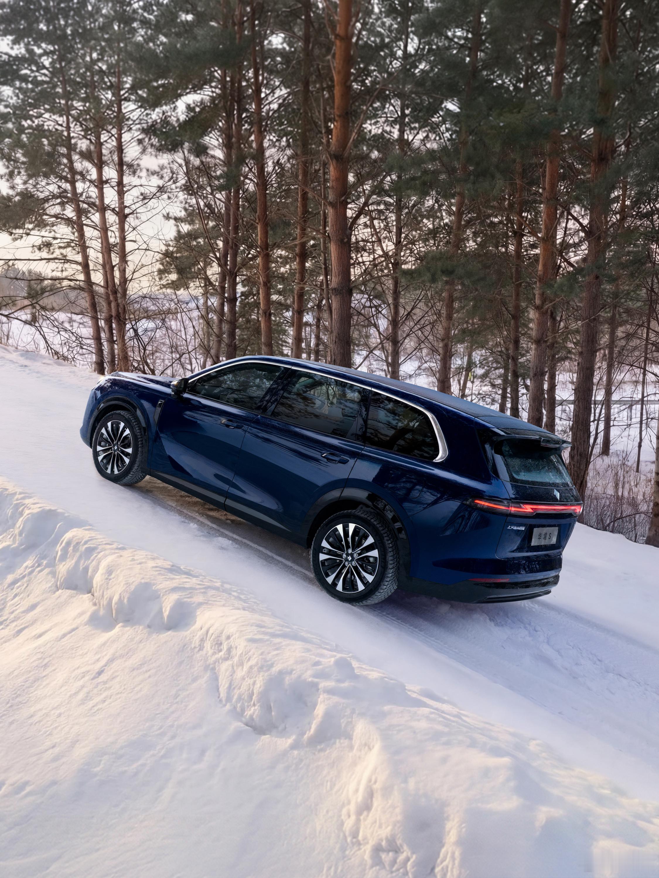 5米2的大6座，1.5T插混，标配华为乾崑ADS 4+华为鸿蒙座舱5+华为乾崑车