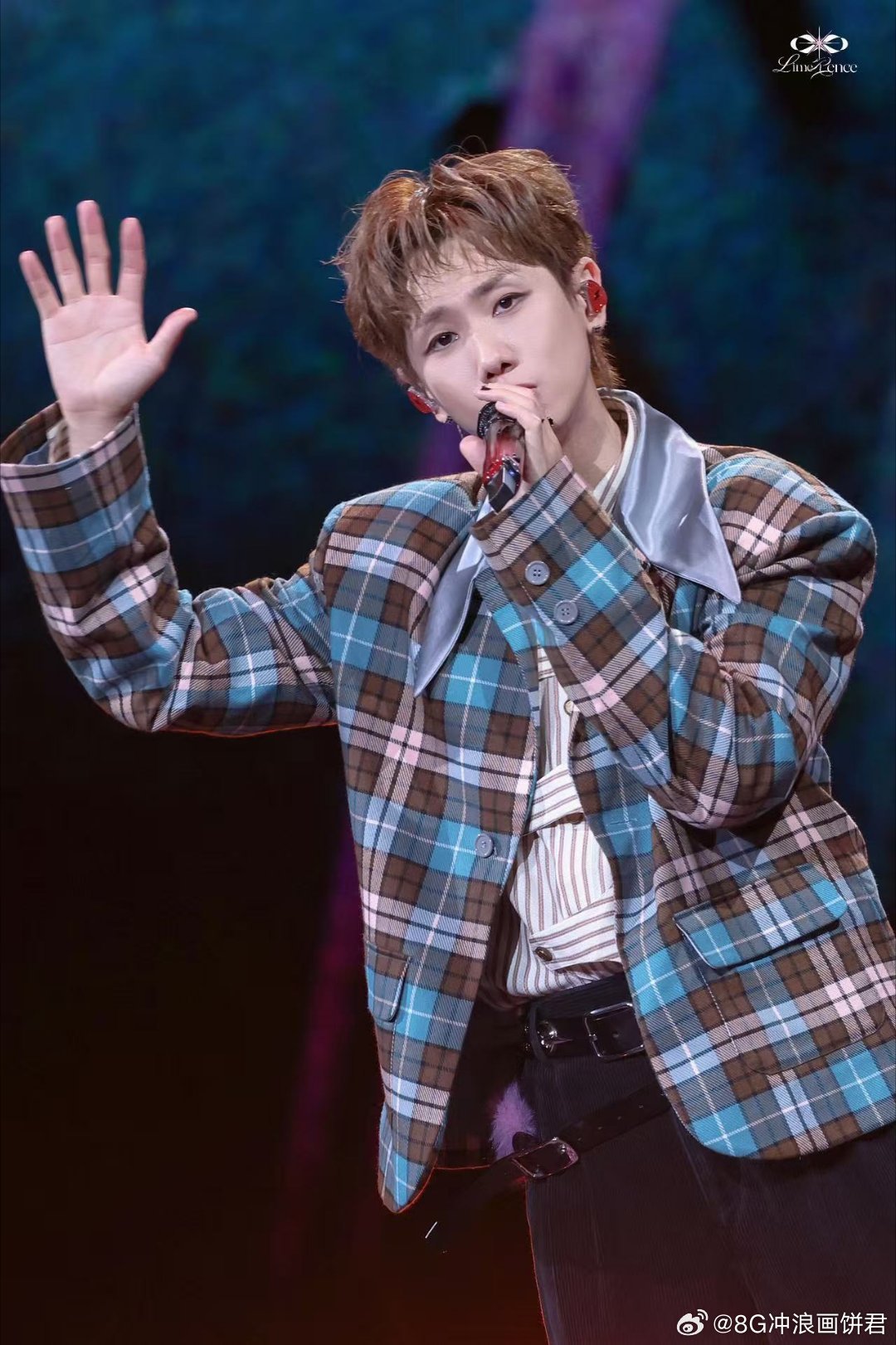 听汪苏泷唱茉莉没有不尖叫的理由 因为这首《茉莉》的花语是：勇敢。他敢把温柔唱出雷