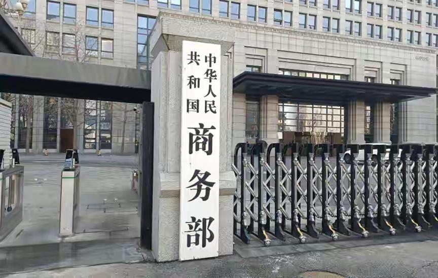 美方刚对华挥下“石油禁令”大棒，不许买伊朗石油，转头中国就甩出一纸“阻断令”。彭