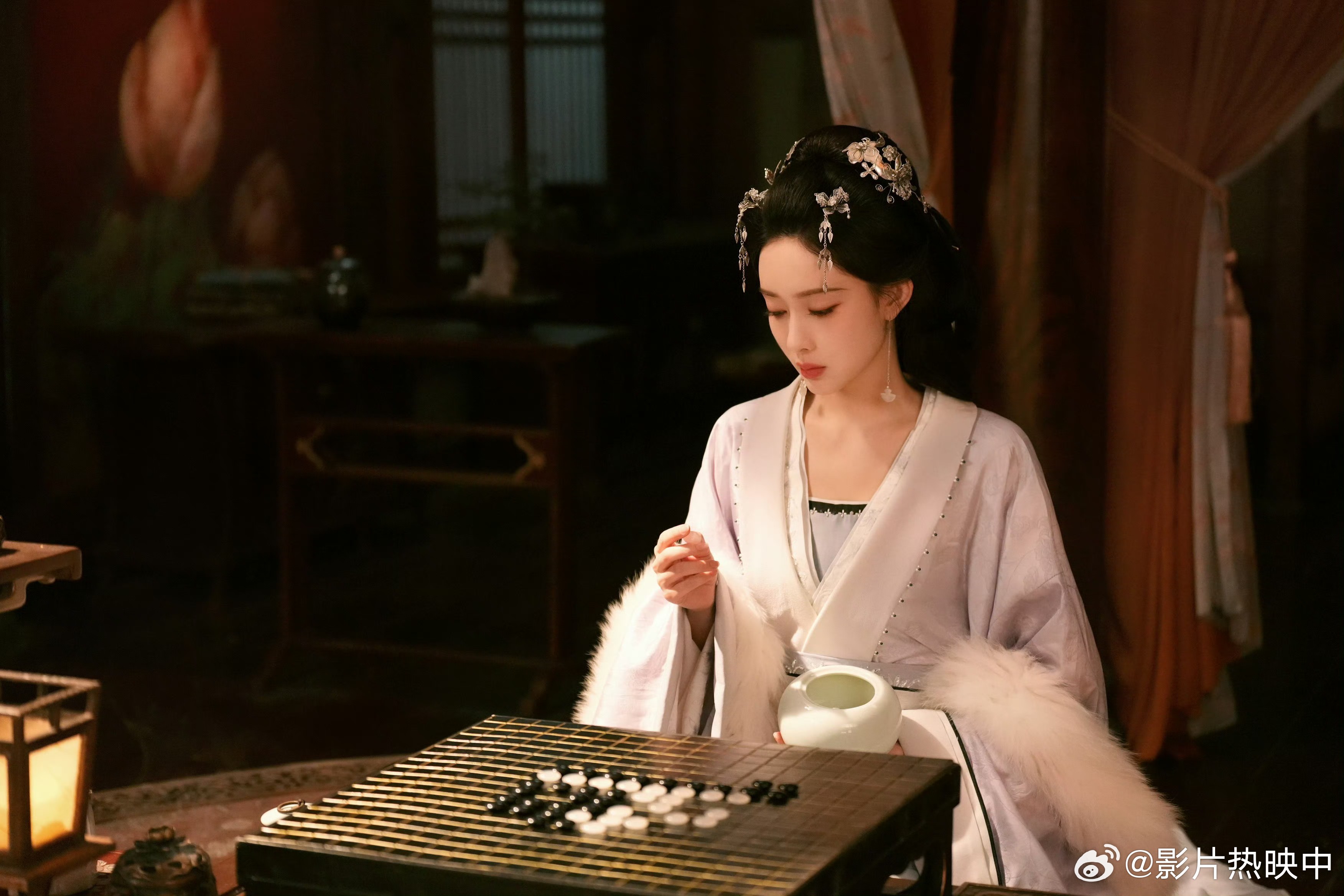 百花杀孟子义大婚赖伟明成失恋小狗 那些一起走过的路，终究成了他一个人的回忆。萧长