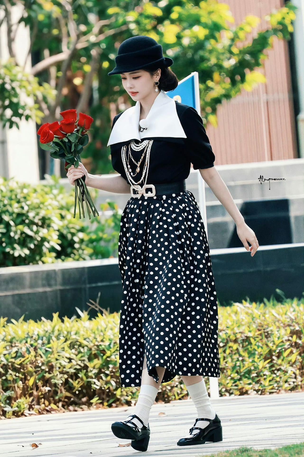 白鹿出发厦门录跑男白鹿出发跑男第二轮录制奔跑吧 厦门录制开启，白鹿机场温柔比心，