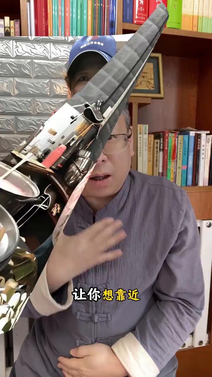 你见过那种人没有？往那一站你不认识他，但你就是莫名觉得这人靠得住。不是因为他穿的