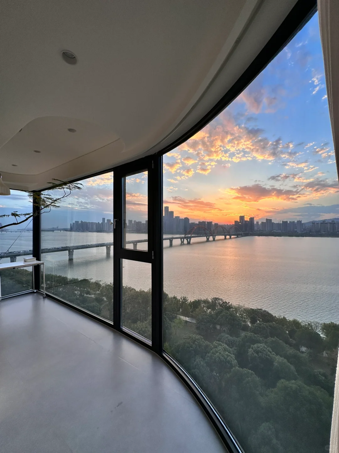 逃离上海！200W在长沙住上江景房！开心躺平！