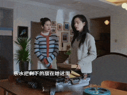 颖儿演了比唐晶还能扛事的闺蜜对比唐晶，颖儿在《醉梦》的郑小琴又是另一种靠谱闺蜜。