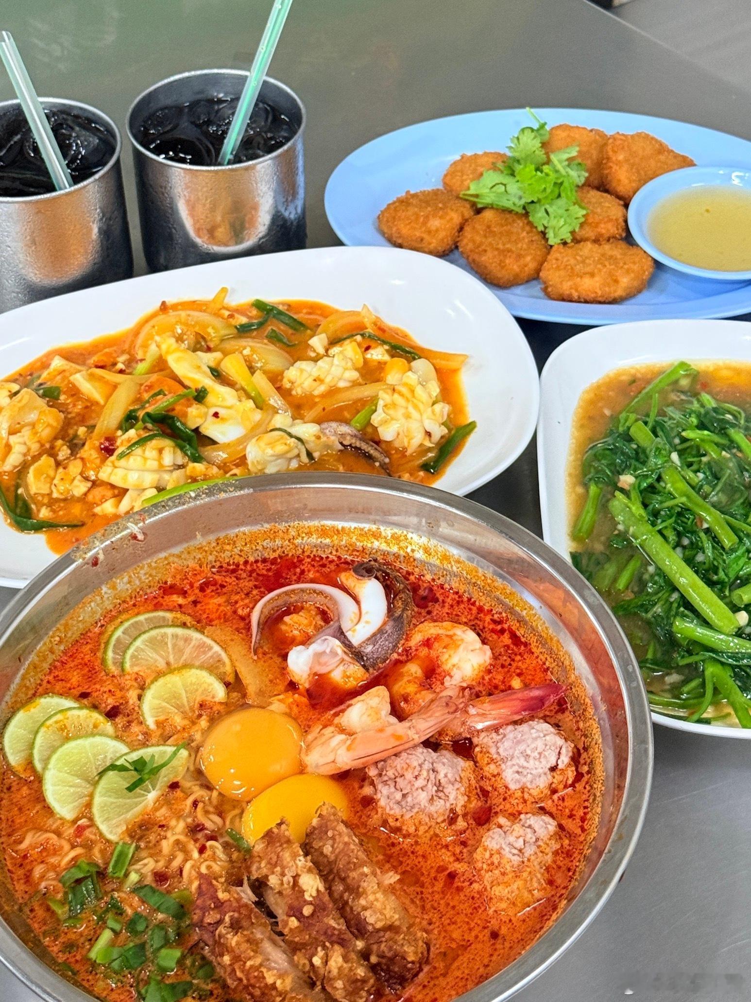 Thailand逛逛吃吃😋体验了排队2h吃饭30min，可能是排队效应，觉得蛮