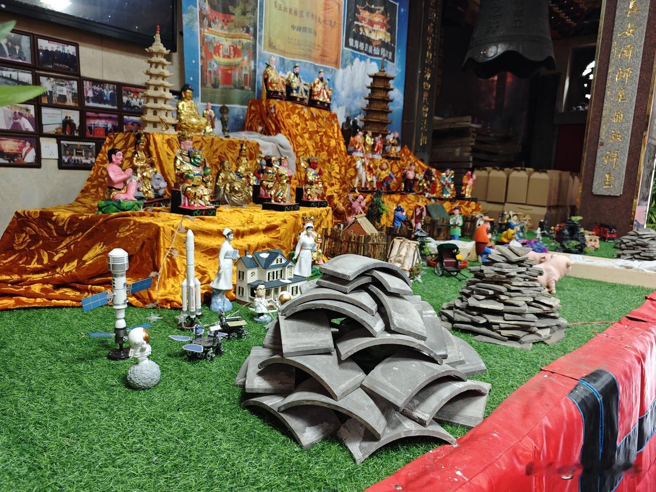 裴仙宫坐落福州鼓楼肃威路，始建北宋英宗年间，原为督署内祠，供奉裴真人周简洁。周简