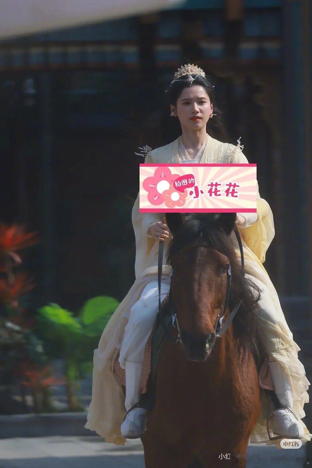 张婧仪《梦花廷》路透，抛开黄金侧脸，正面效果怎么样？ 