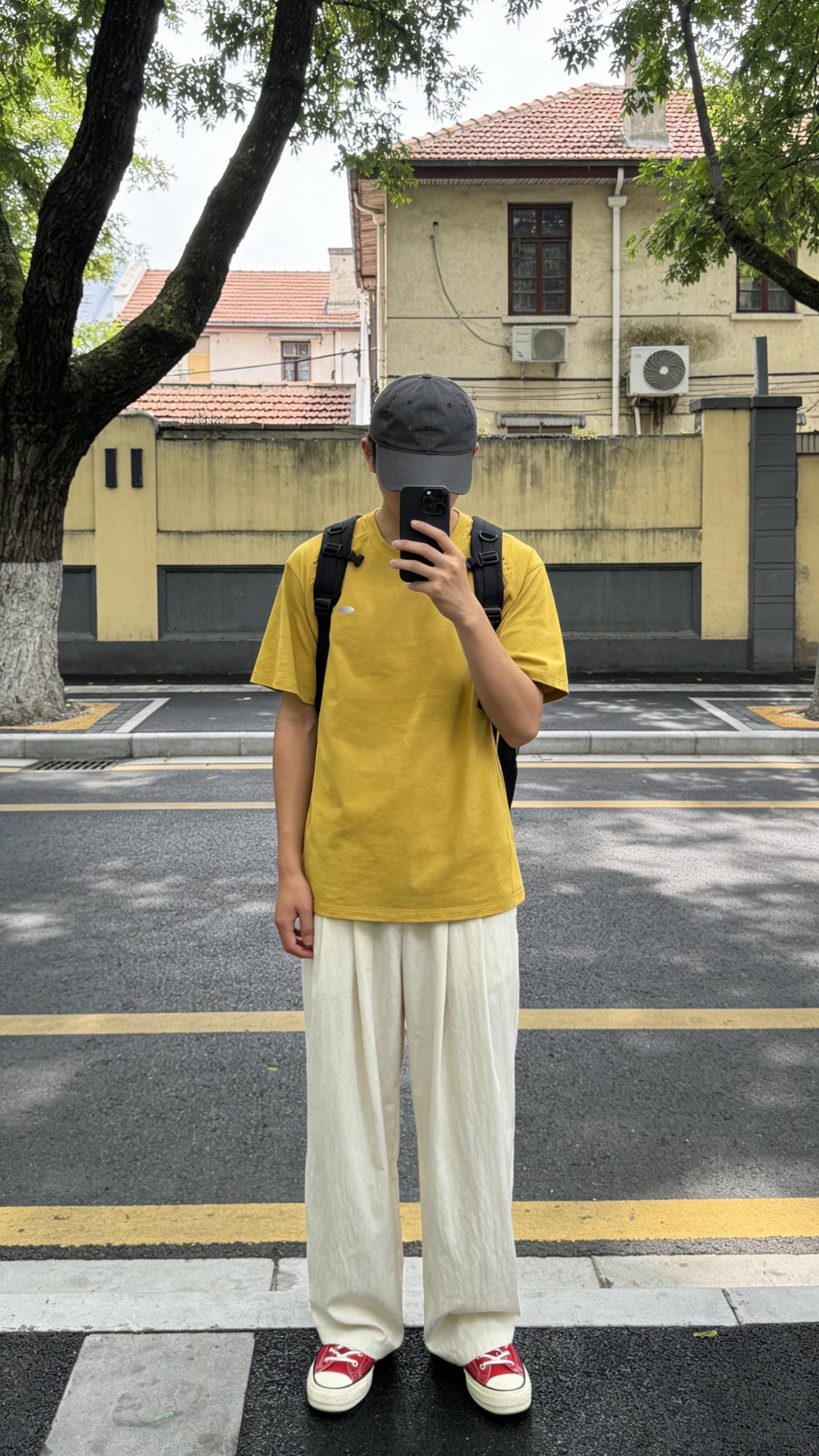 男朋友穿这件T恤太帅啦。