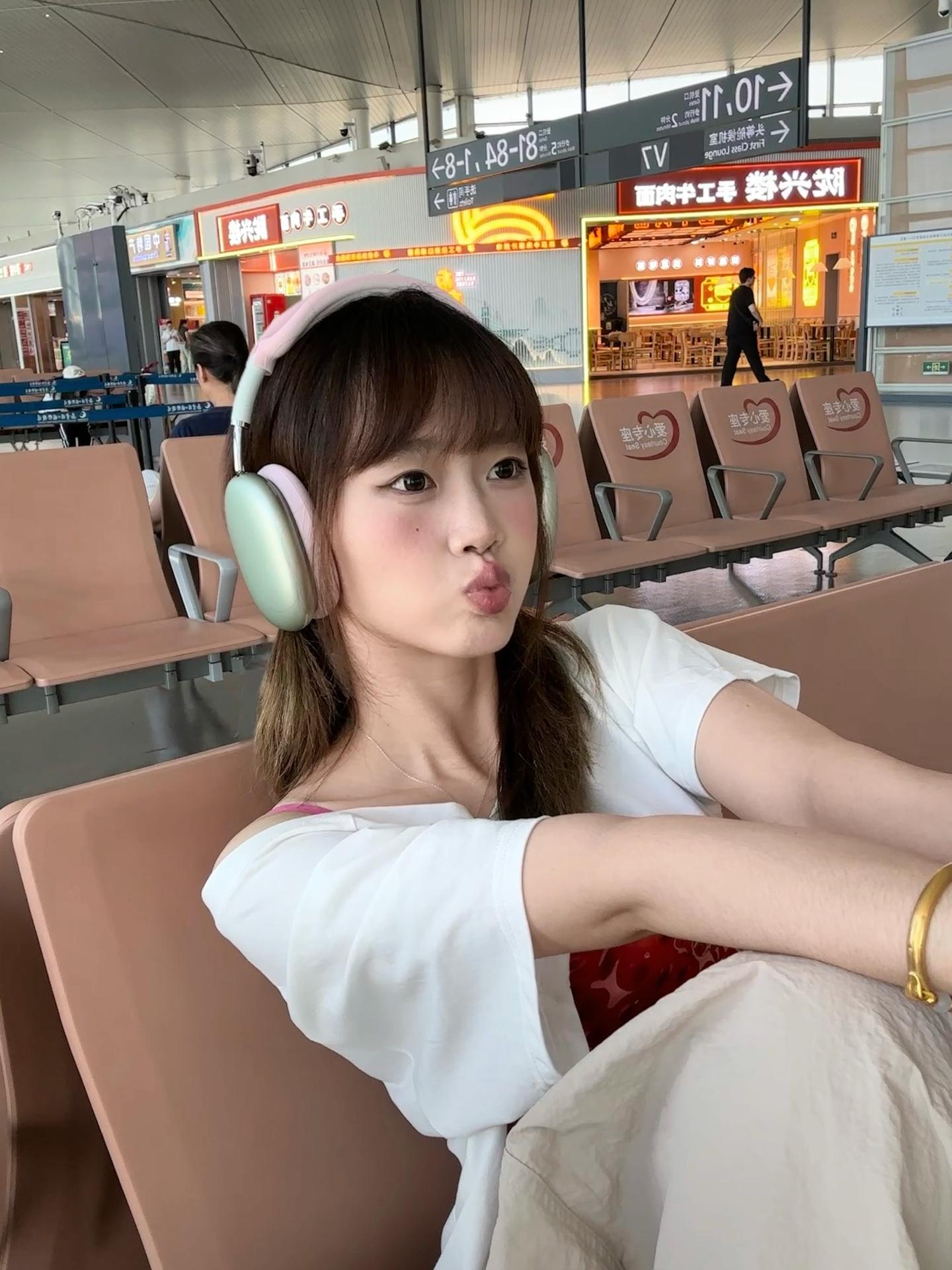 铁牛 你倒是去城里快活了 留我和娃在家放牛 你好狠的心