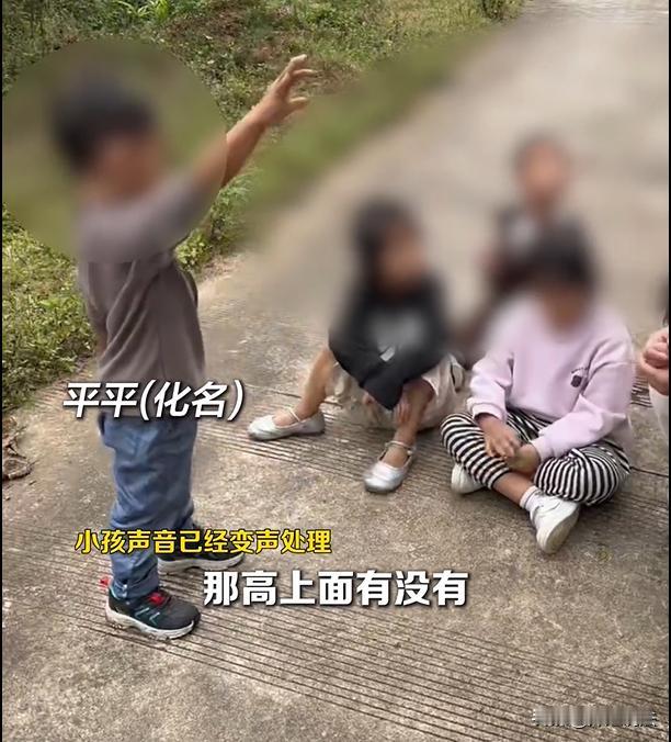 云南，一个月前，一位没有穿衣服，在高速服务区爬行的小朋友吗？在引发极大的关注之后