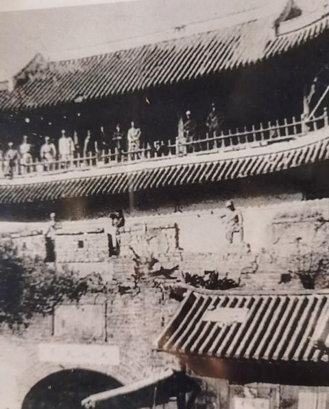 1935年4月13日，南京第一监狱第一次挂上绞索。当天吊死27个人，全是中央特科