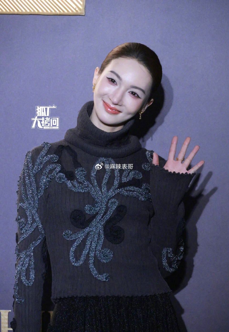 猜猜我是谁提示：两部电影就可以斩获近百亿票房的大女主 