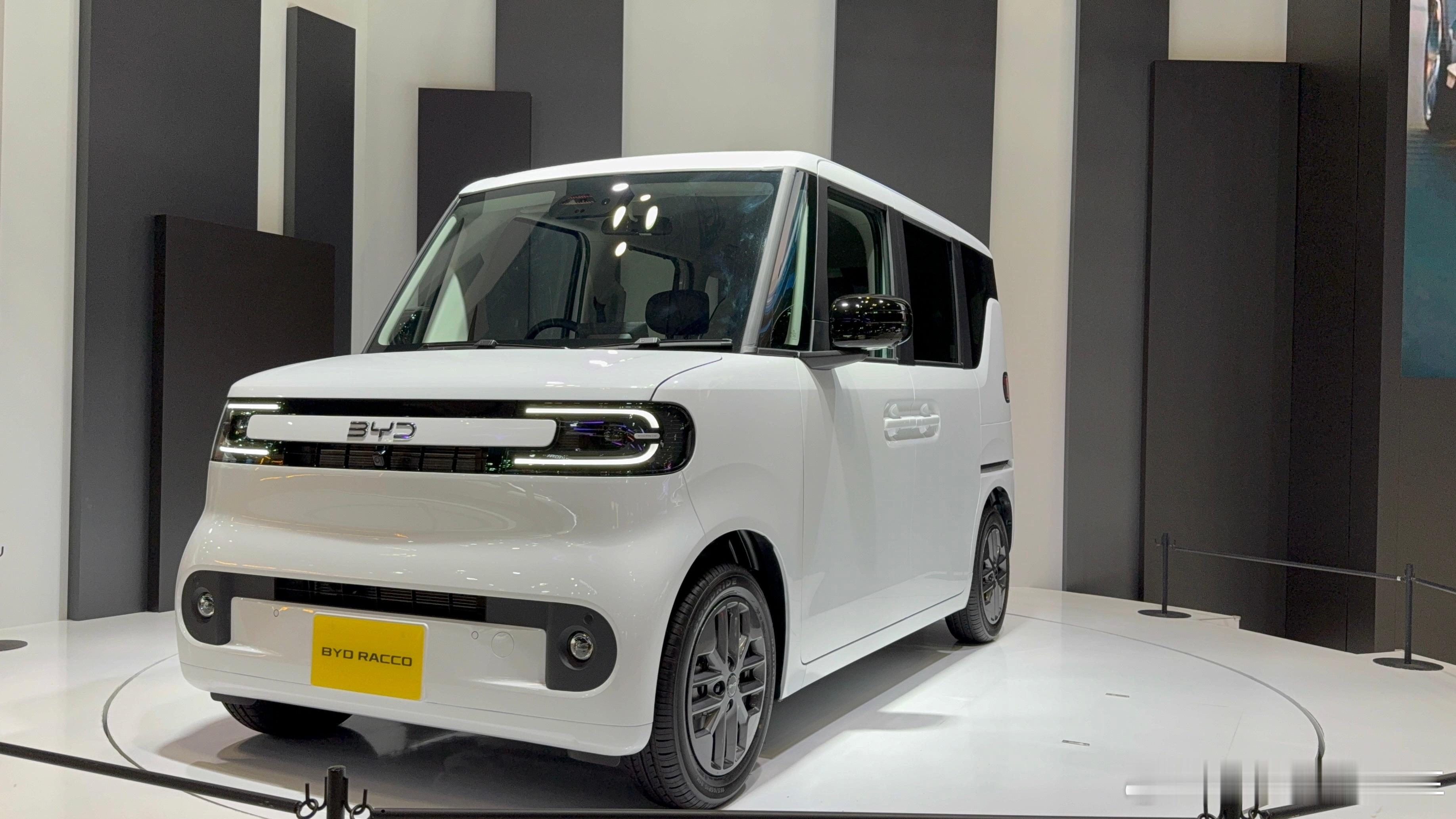 比亚迪海獭，这个前脸别说还真的很像海獭。这次来日本东京，几乎每天都是city w