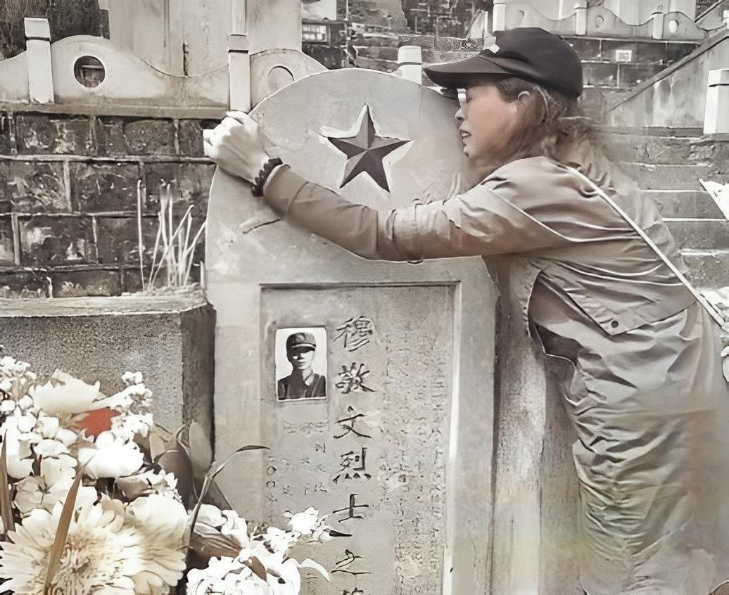 破防了，这是我见过最感人的画面，2024年的一天，云南麻栗坡烈士陵园，一位从河南